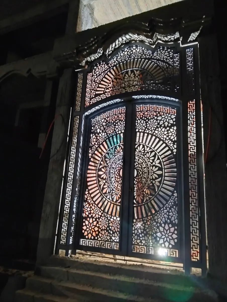 مؤسسه الحريه لجميع اعمال الحداده